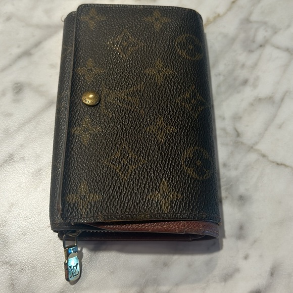 Louis Vuitton Monogram Wallet (project wallet!) - Picture 3 of 15